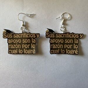 Sus sacrificios y apoyo son la razón por lo cual lo logré earrings
SKU2448